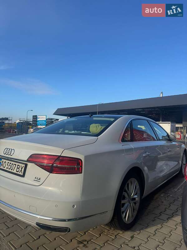 Седан Audi A8 2014 в Ужгороде