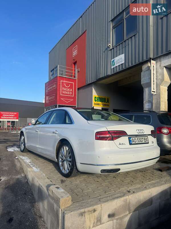Седан Audi A8 2014 в Ужгороде