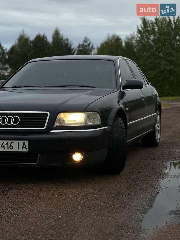 Седан Audi A8 2002 в Малине