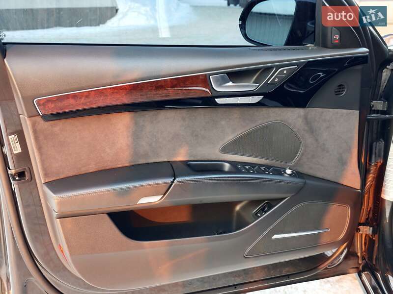 Седан Audi A8 2013 в Житомире