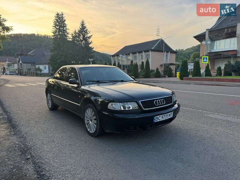 Седан Audi A8 1998 в Сколе