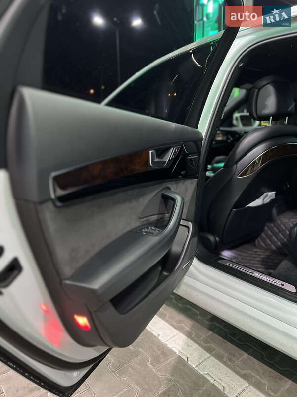 Седан Audi A8 2016 в Одессе