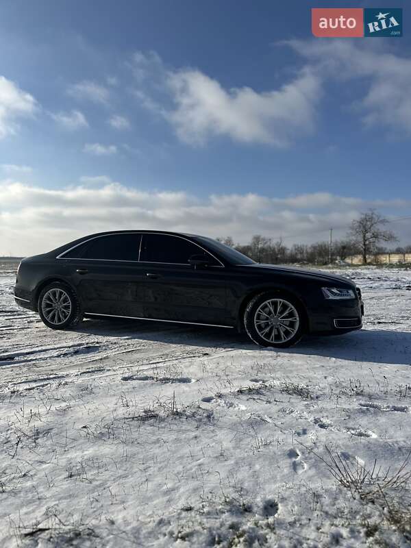 Седан Audi A8 2017 в Одесі