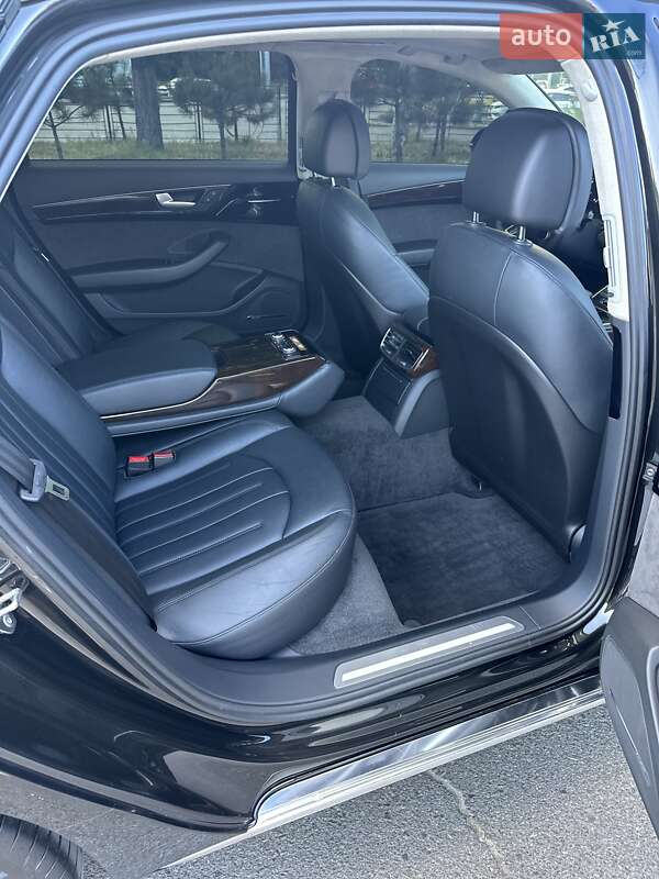 Седан Audi A8 2017 в Одесі