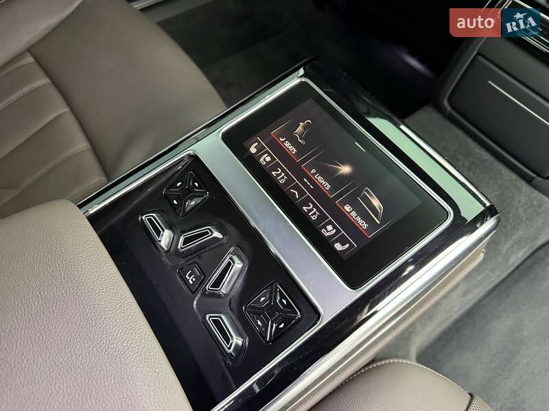Седан Audi A8 2022 в Києві