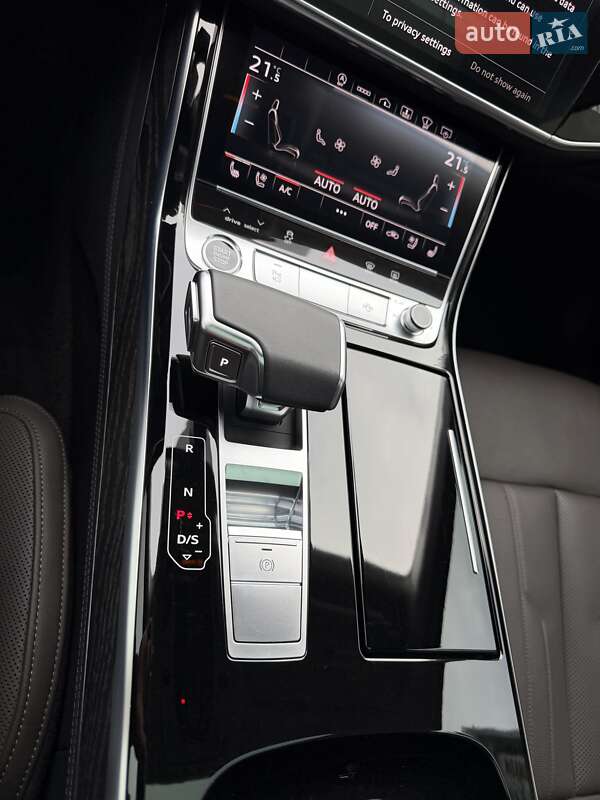 Седан Audi A8 2022 в Києві