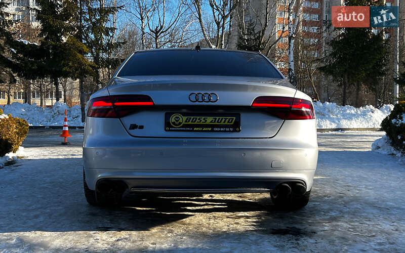 Седан Audi A8 2017 в Львове