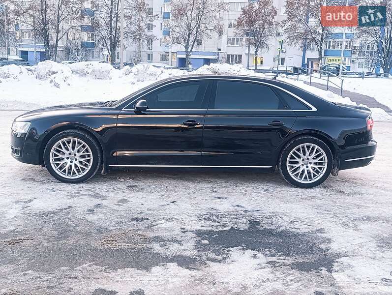 Седан Audi A8 2015 в Чернигове
