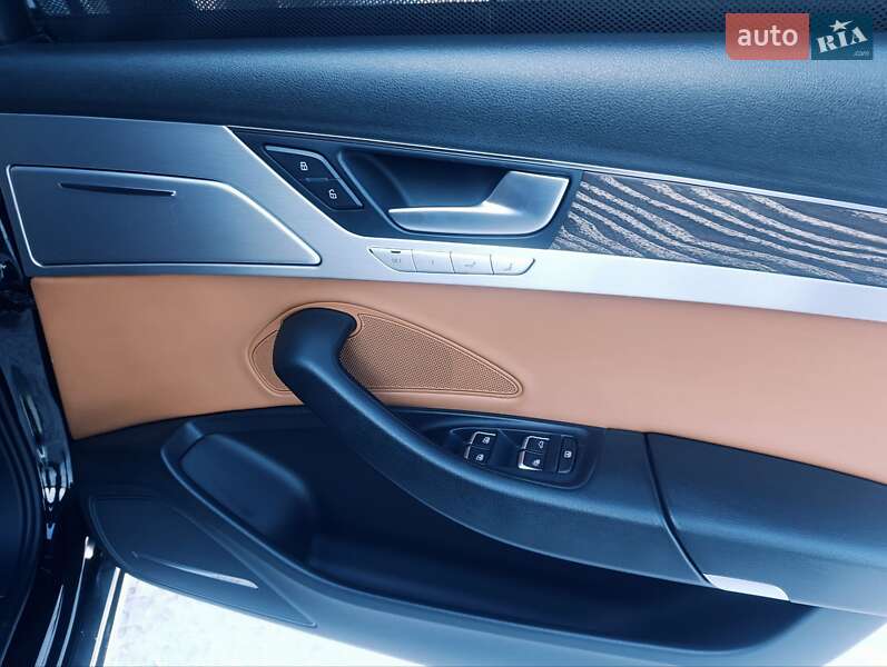 Седан Audi A8 2015 в Чернигове