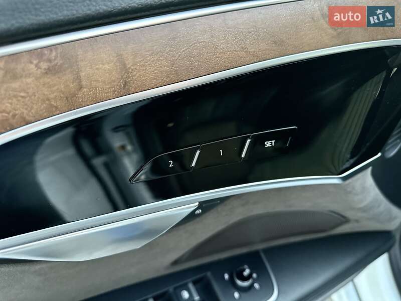 Седан Audi A8 2019 в Киеве