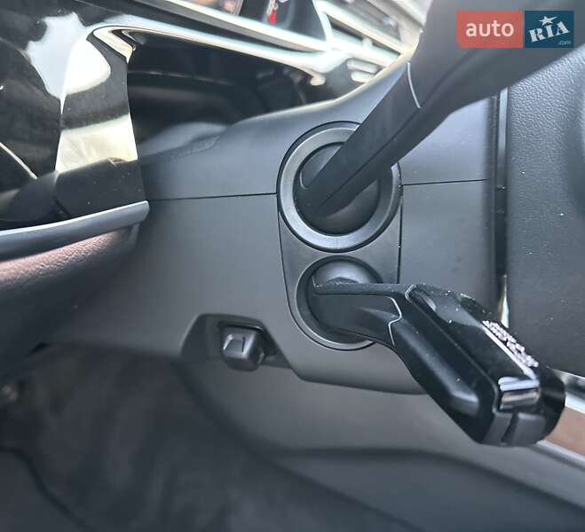 Седан Audi A8 2019 в Киеве