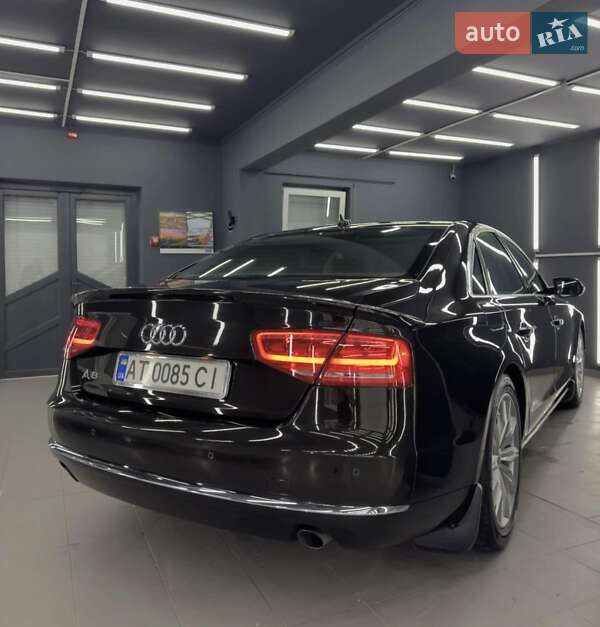 Седан Audi A8 2012 в Коломые