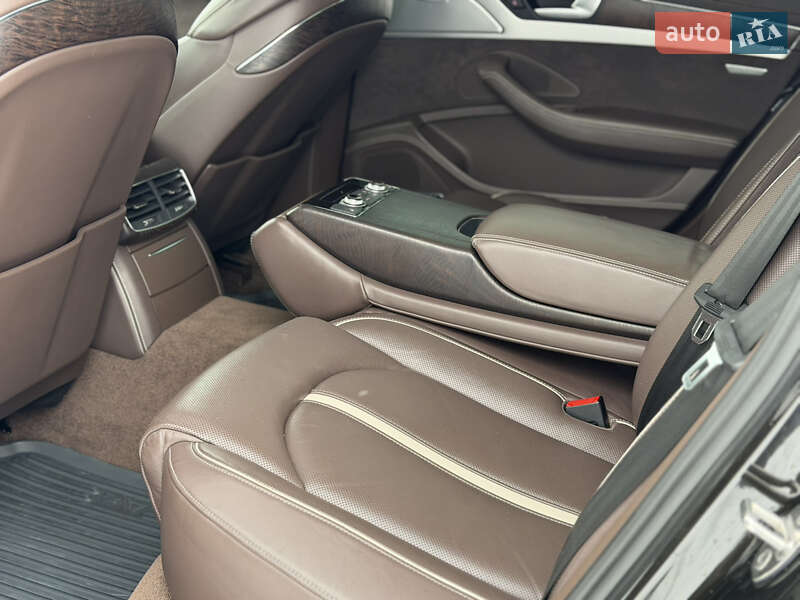 Седан Audi A8 2012 в Киеве