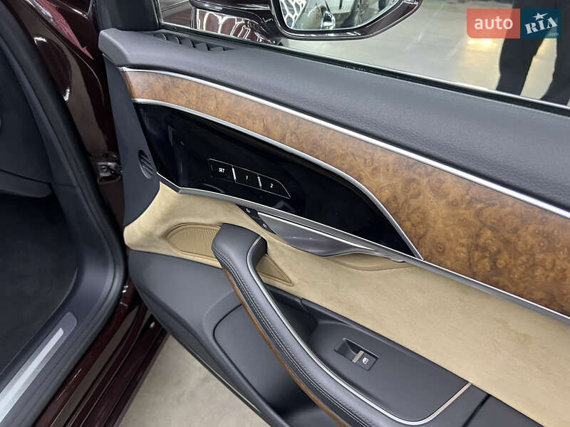 Седан Audi A8 2018 в Черновцах