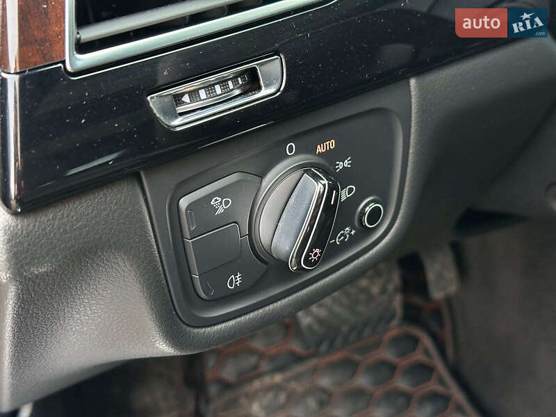 Седан Audi A8 2013 в Одессе