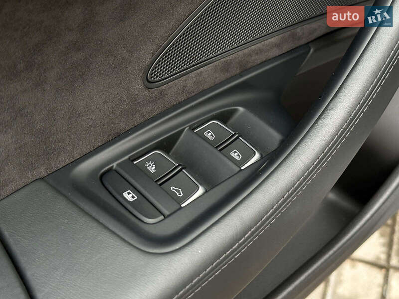 Седан Audi A8 2013 в Одессе