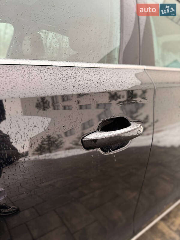 Седан Audi A8 2013 в Луцьку