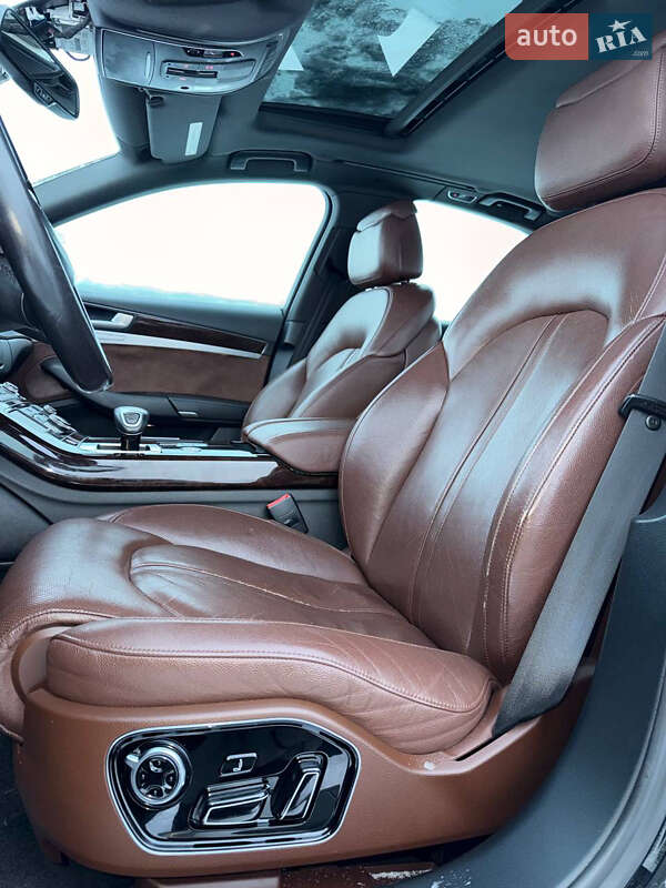 Седан Audi A8 2013 в Луцьку