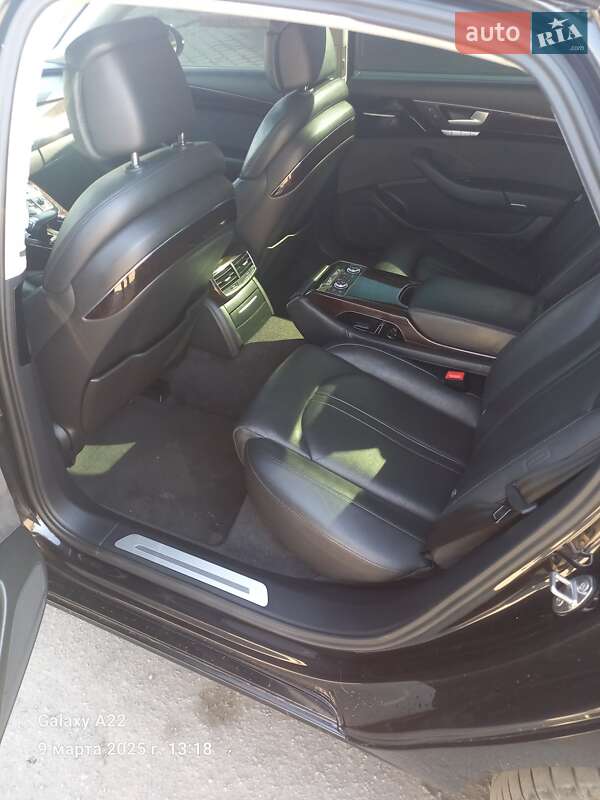 Седан Audi A8 2012 в Павлограді