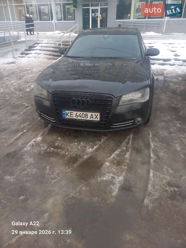 Седан Audi A8 2012 в Павлограді