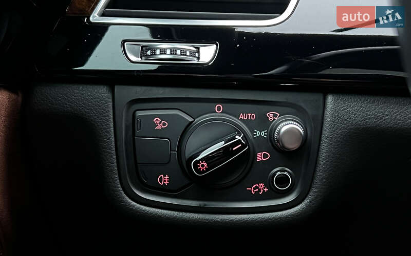 Седан Audi A8 2015 в Львове
