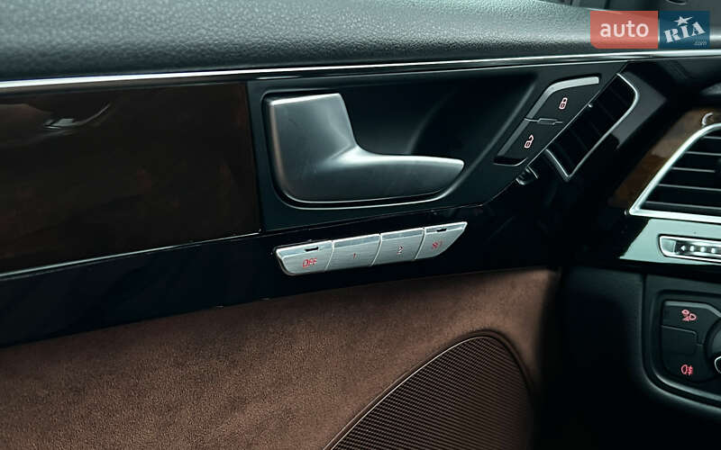 Седан Audi A8 2015 в Львове