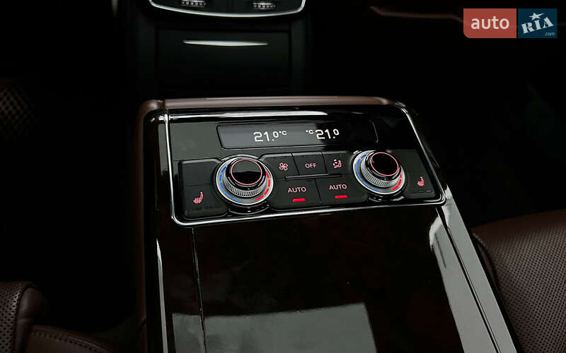 Седан Audi A8 2015 в Львове