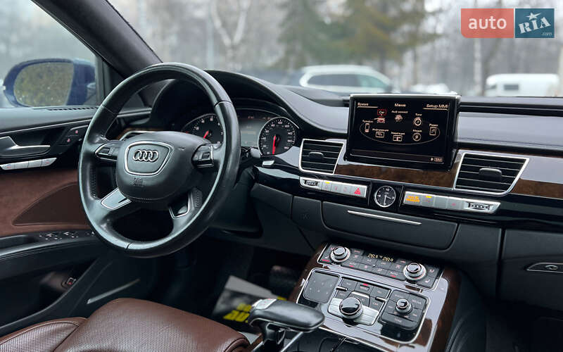 Седан Audi A8 2015 в Львове