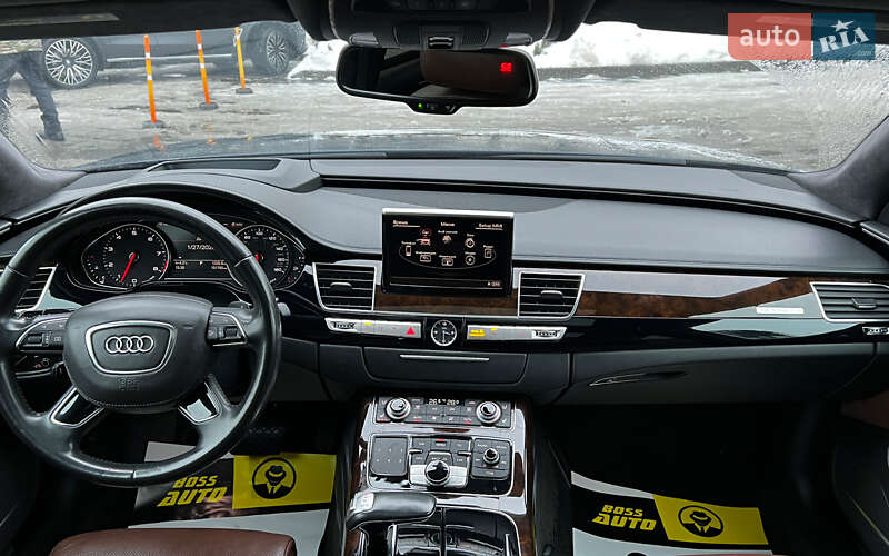 Седан Audi A8 2015 в Львове