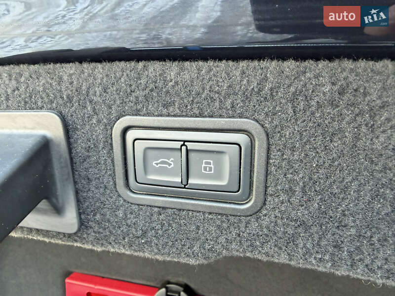 Седан Audi A8 2021 в Киеве