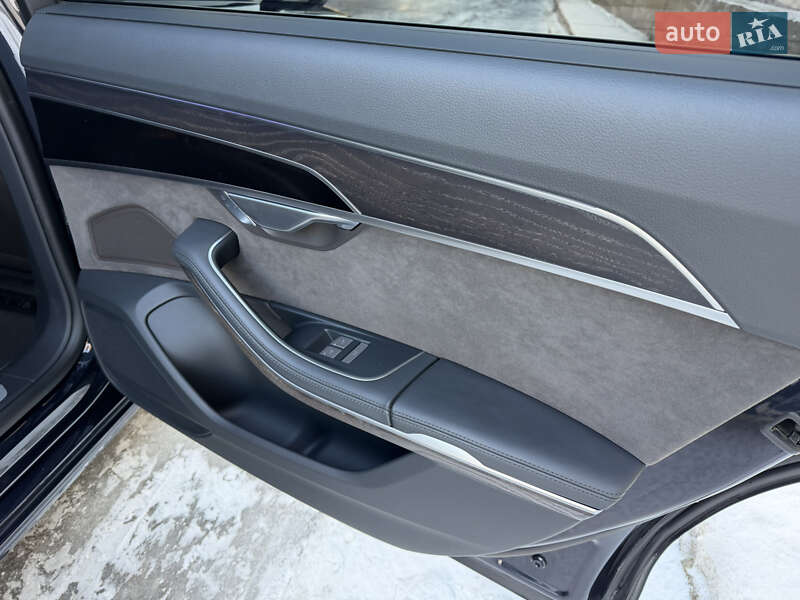 Седан Audi A8 2021 в Киеве