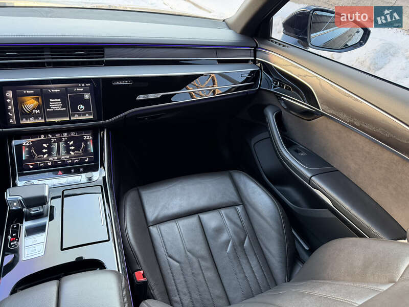 Седан Audi A8 2021 в Киеве