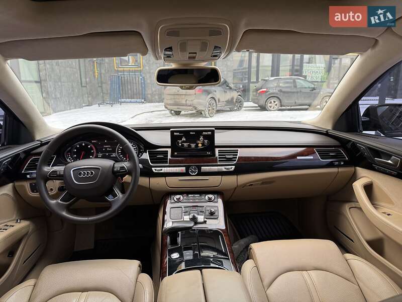Седан Audi A8 2013 в Луцке