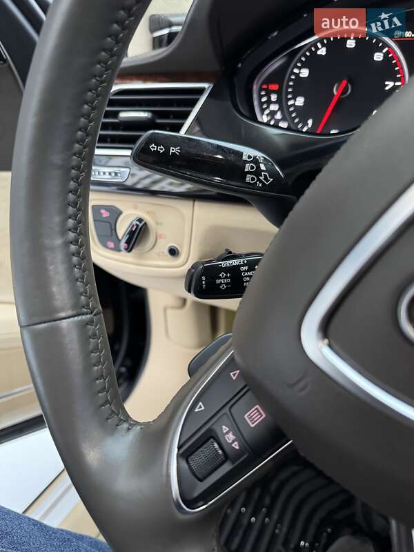 Седан Audi A8 2013 в Луцке