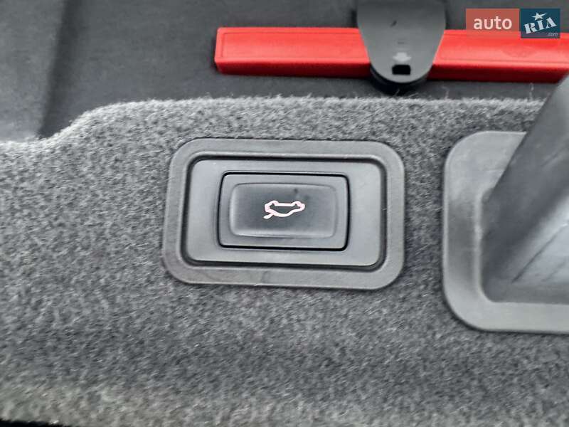 Седан Audi A8 2013 в Луцке