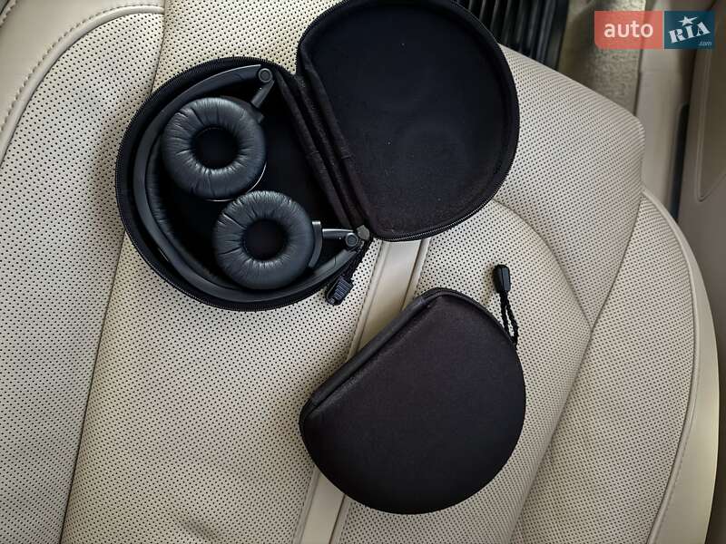 Седан Audi A8 2013 в Луцке