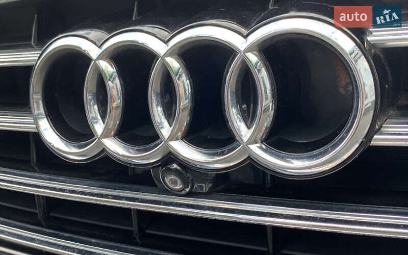 Седан Audi A8 2015 в Киеве