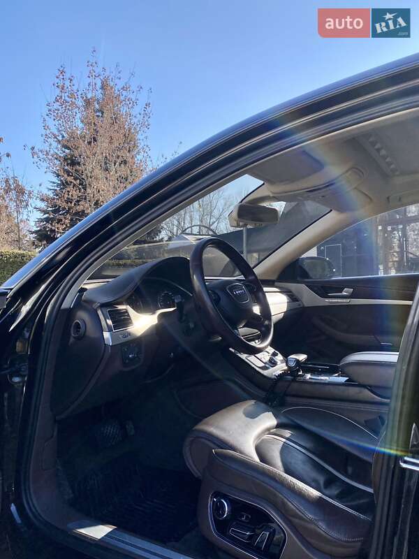 Седан Audi A8 2013 в Дніпрі