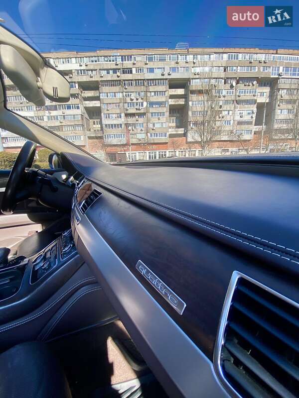 Седан Audi A8 2013 в Дніпрі