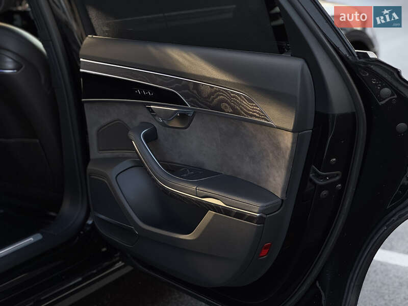 Седан Audi A8 2021 в Киеве
