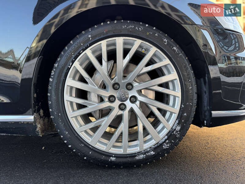 Седан Audi A8 2021 в Киеве