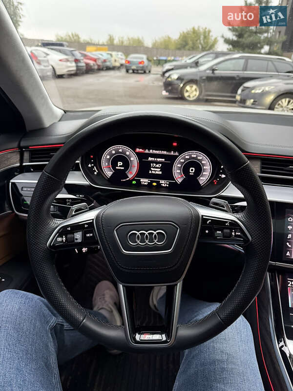Седан Audi A8 2018 в Киеве