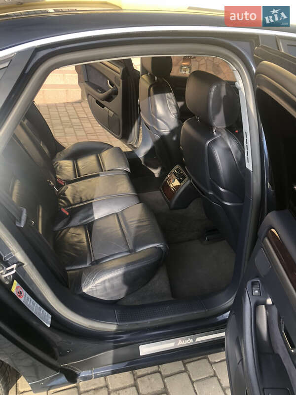 Седан Audi A8 2004 в Луцке