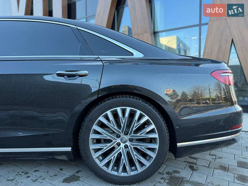 Седан Audi A8 2019 в Луцке