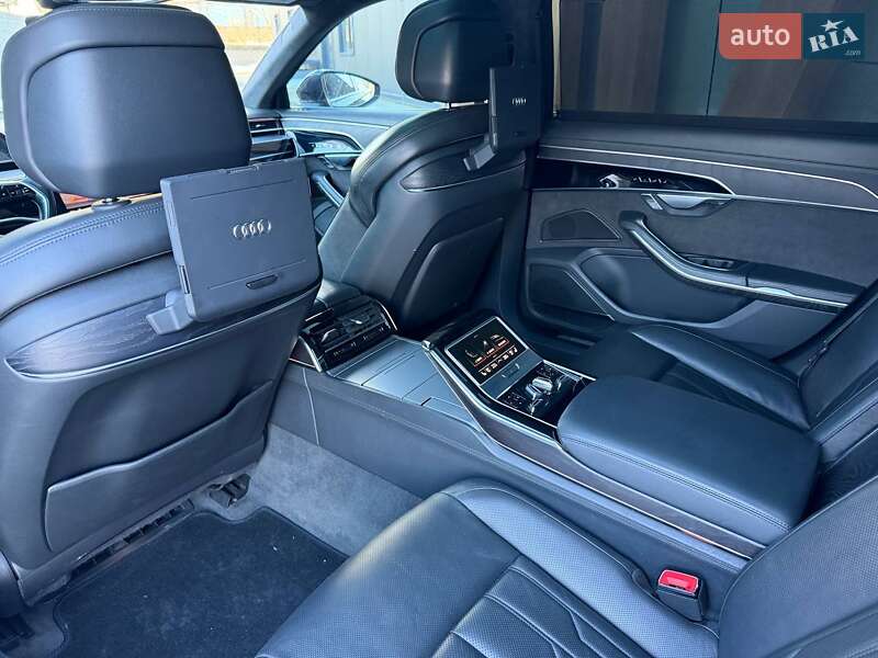 Седан Audi A8 2019 в Луцке