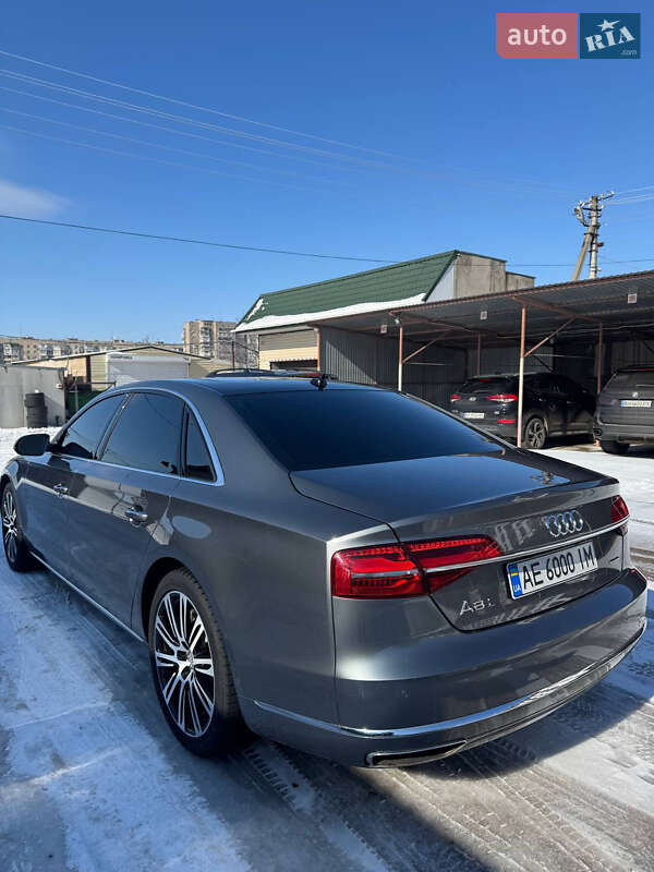 Седан Audi A8 2015 в Одесі