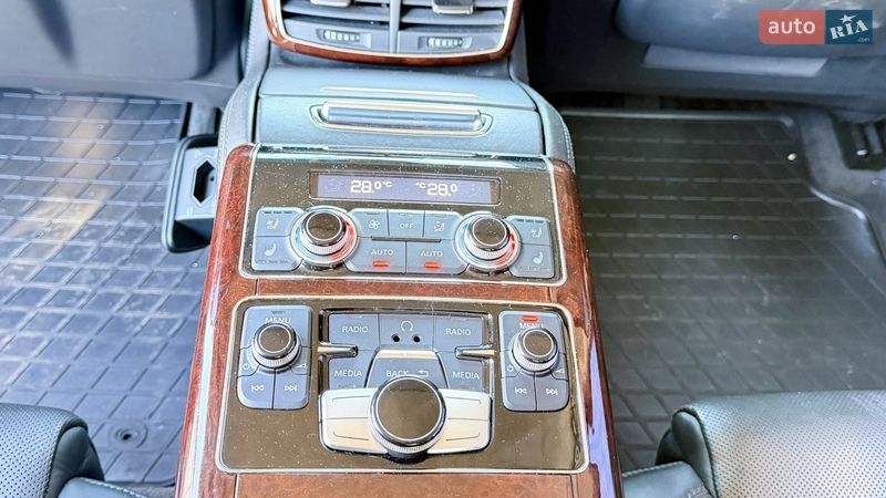 Седан Audi A8 2013 в Києві