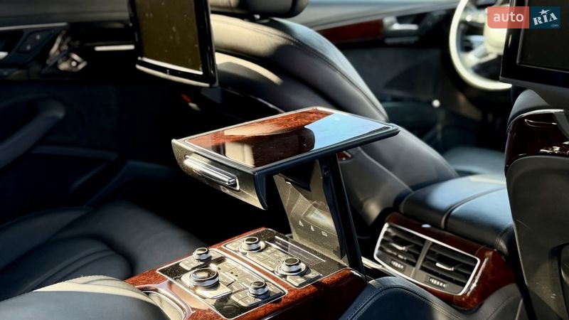 Седан Audi A8 2013 в Києві