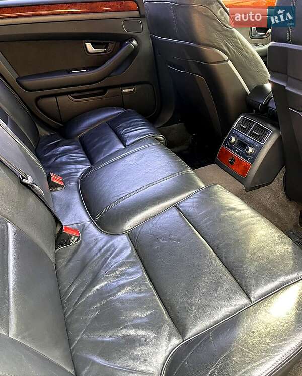 Седан Audi A8 2004 в Шишаки