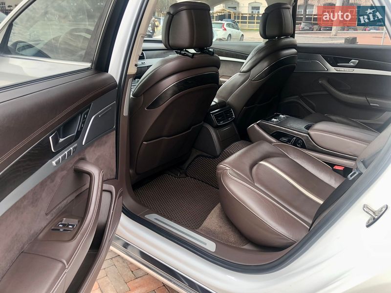 Седан Audi A8 2012 в Києві